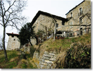 La prima casa di Maroncella, salendo da Pratonuovo. Vi abita l'unico abitante della contrada
