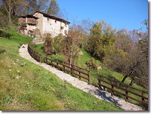 Percorso pedonale messo a nuovo  al Santuario della Madonna della Foppa