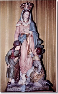 Statua della Madonna della Foppa nel Santuario (1944)