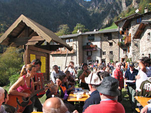 Musica e canti di montagna e non solo con Cate e Sergio...in compagnia e allegria -  foto Piero Gritti 7 ott 07