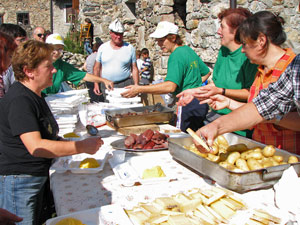 Il pranzo è servito...menù rustico autunnale -  foto Piero Gritti 7 ott 07