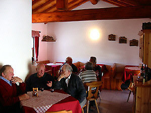 L'accogliente e capiente sala  del Bar-Ristoro 'Ristorobie'