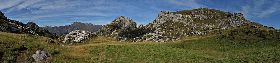 Sul sent. 101 con vista in Cima di Piazzo e Cornetta