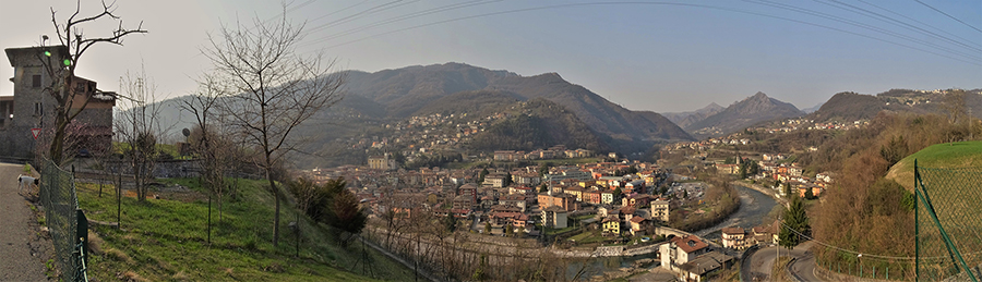 Dalla 'Corna' bella vista su Zogno col Brembo