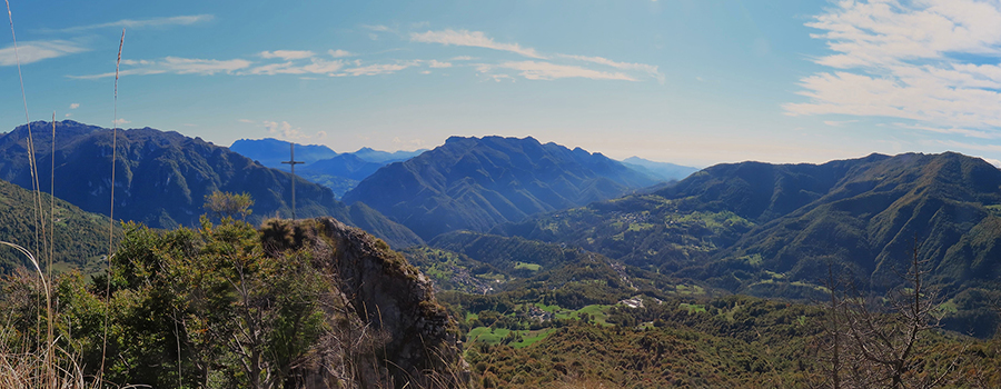 Dal Corno Zuccone (1458 m) bvista panoramica sulla Val Taleggio