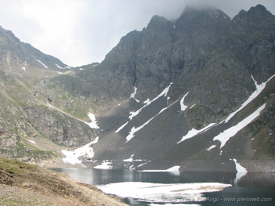 IMG_0893.JPG - Il Lago del Diavolo, il Passo di Cigola e il Monte Aga