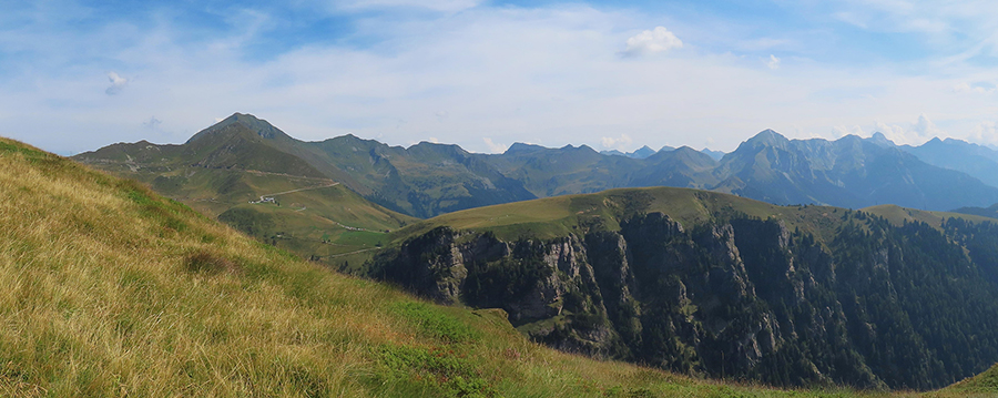 Salendo dal torrione alla cima del Mincucco bella vista verso il San Marco ed oltre