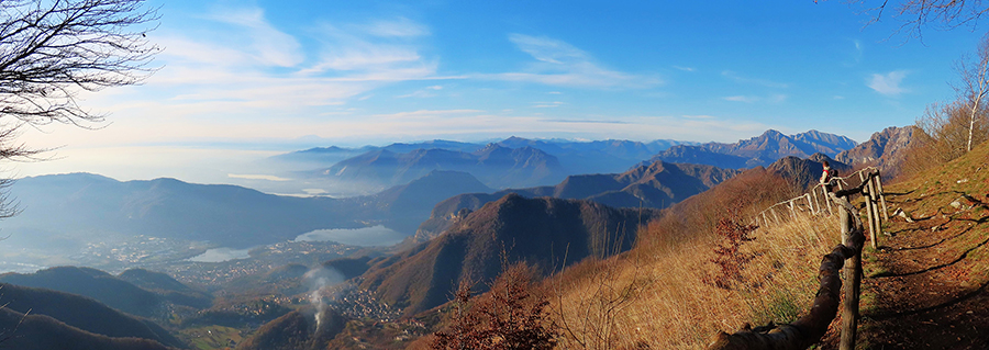 Dal Monte Tesoro vista spettacolare sulla valle dell'Adda, verso i laghi brianzoli, i monti del triangolo lariano e il Lago di Como