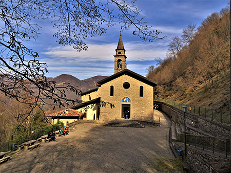 Da Miragolo S.Marco al Santuario del Perello sul sent. 514-10apr23 - FOTOGALLERY