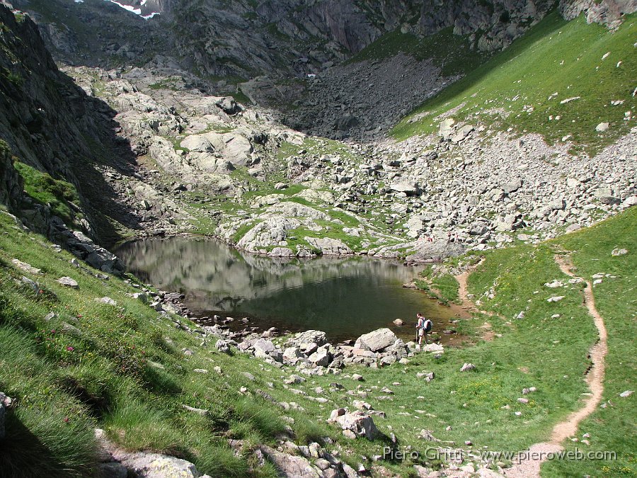 IMG_1009.JPG - Il piccolo laghetto del Verrobbio poco sotto il passo