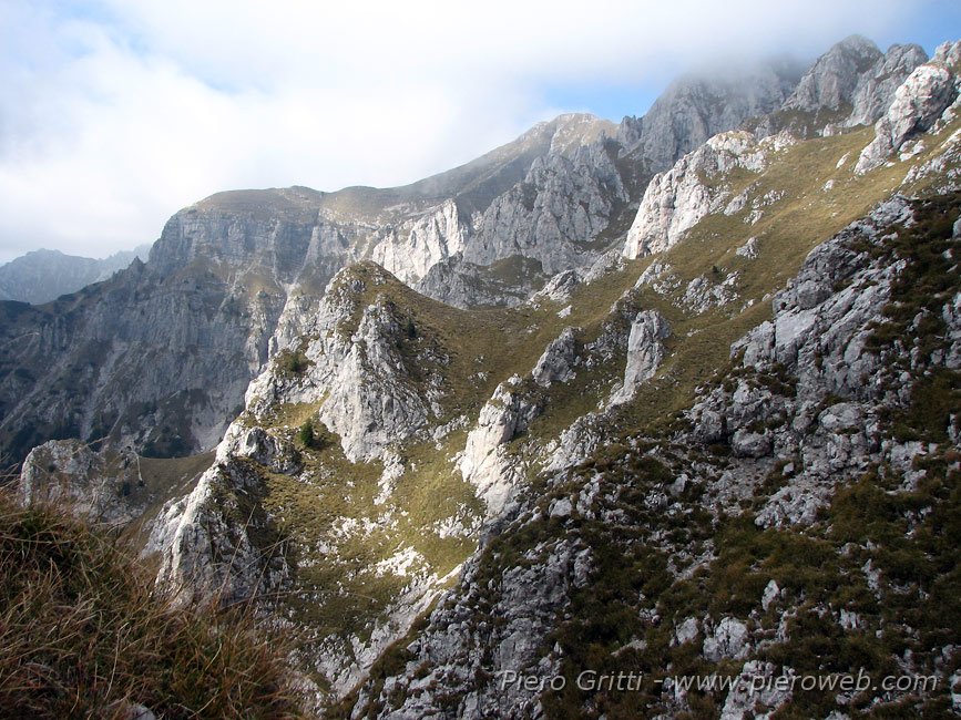 24_montesecco1.jpg - 28 - Sguardo verso la vetta del Monte Secco (2293 m.)