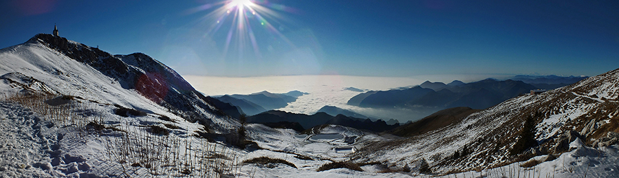 Panoramica salendo dal Rif. Almici al Monte Guglielmo: nebbia al piano sole sui monti