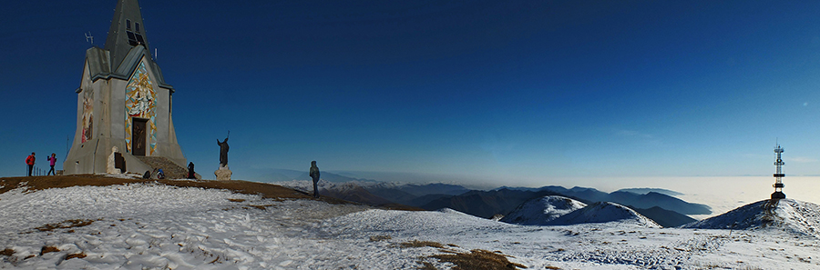 Panoramica dalla vetta del Monte Guglielmo-Monumento del Redentore