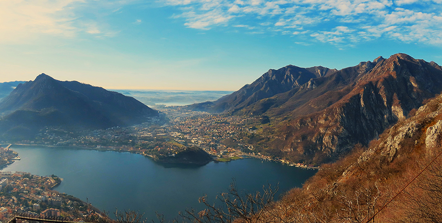 Dalla Madonna del Carmine ...da sx Lecco, i suoi laghi, Monte Barro, Valmadrera, Moregallo