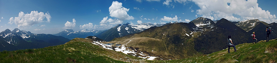 Panoramica in vetta al Monte Busma (2135 m)