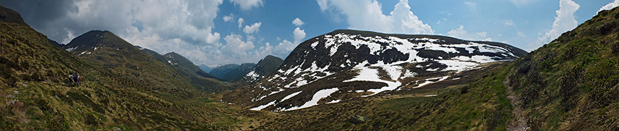 Sul sentiero 415A salendo dai Laghetti delle Valli in Valle Asinna