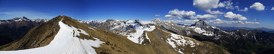 Salendo in Timogno (Benfit) dal Vodala (Timogno) vista in Presolana e Valzurio