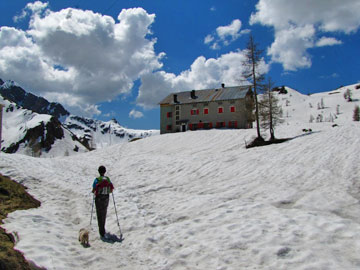 CLASSICO MA SEMPRE PANORAMICO GIRO DEI LAGHI DA CARONA AL RIFUGIO LAGHI GEMELLI 22maggio 2010 - FOTOGALLERY