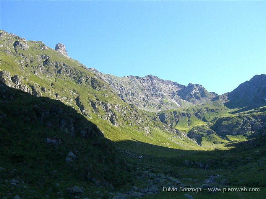 03-Gleno.jpg - Il Monte Gleno (2882 m.) domina l'omonima valle