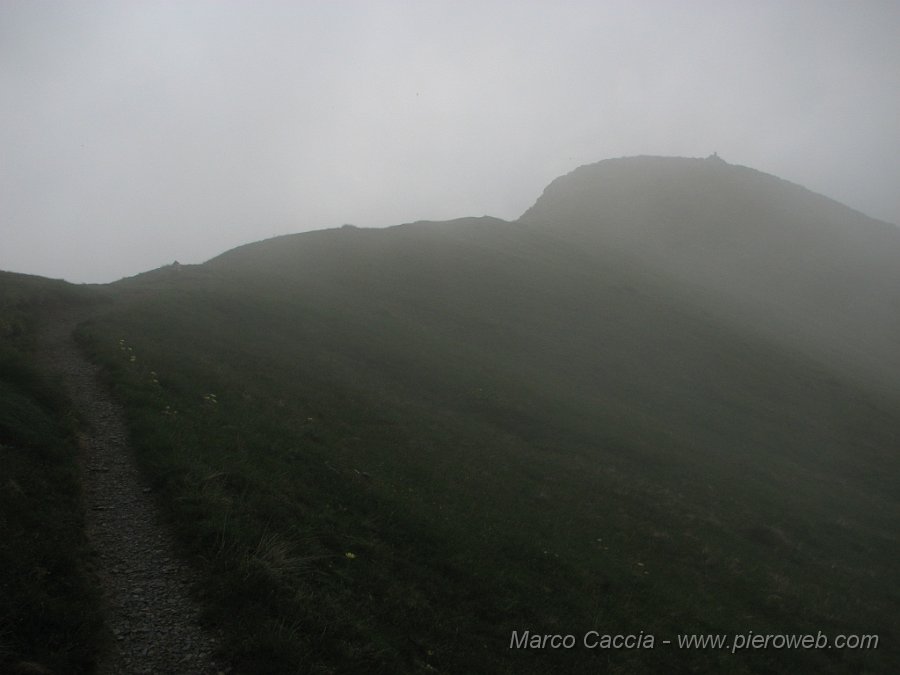 03.JPG - Verso il Monte Foppa nella nebbia