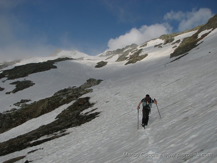 03.JPG - Si inizia a pestare la neve