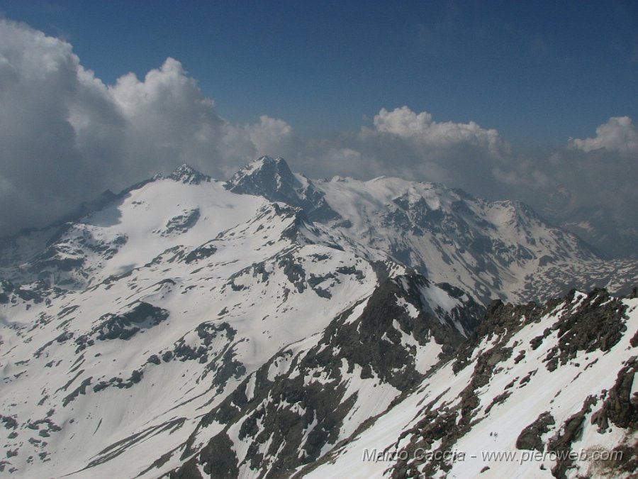 11.JPG - Vista verso il Pizzo Ferré e il suo ghiacciaio