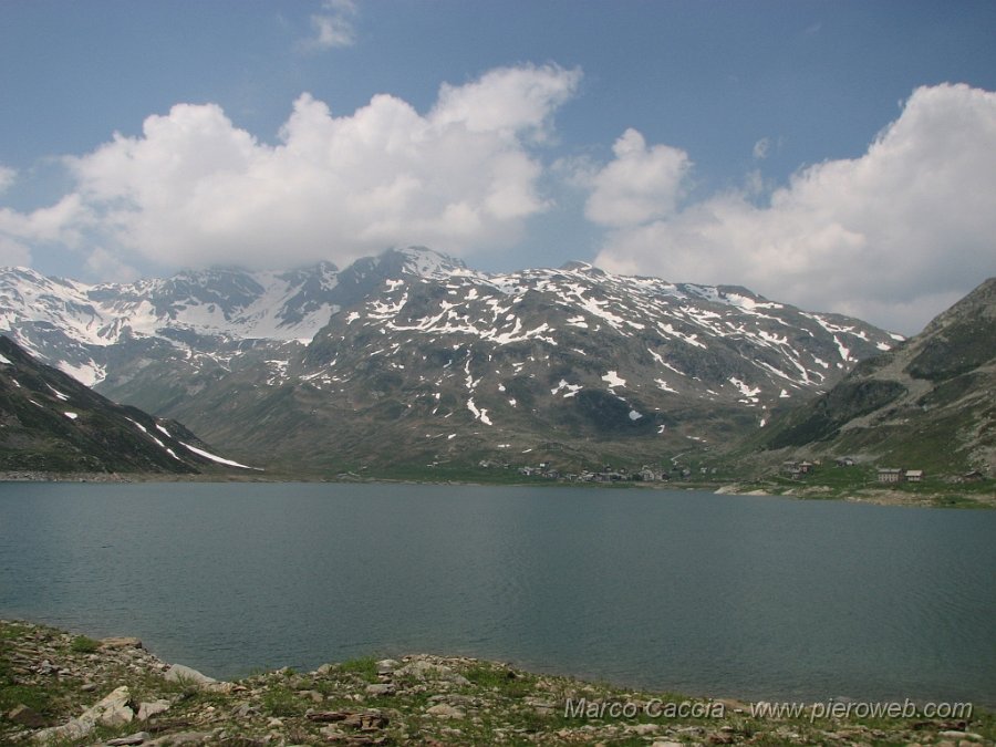 16.JPG - Lago e Monte Spluga ai piedi del Pizzo Tambò